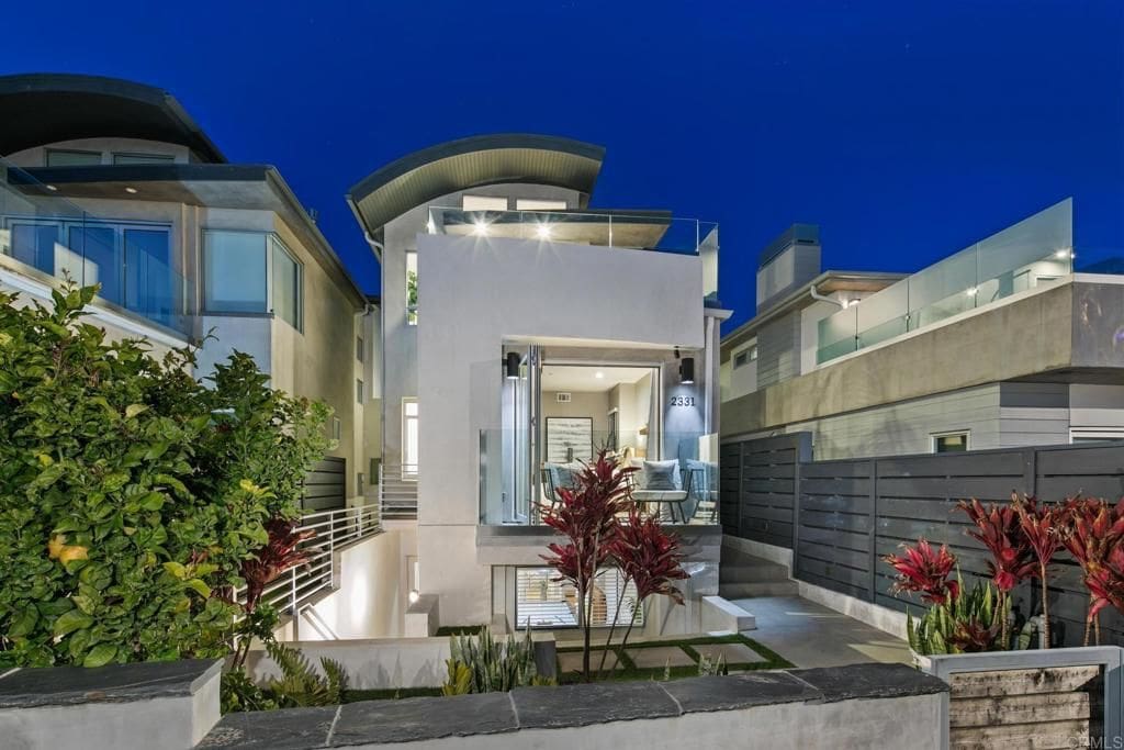 A modern house with a courtyard and patio.